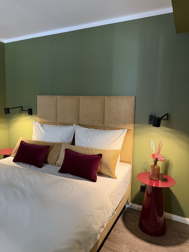 Bedroom with double bed in the Amazing Apartment, Berlin Kollwitzkiez