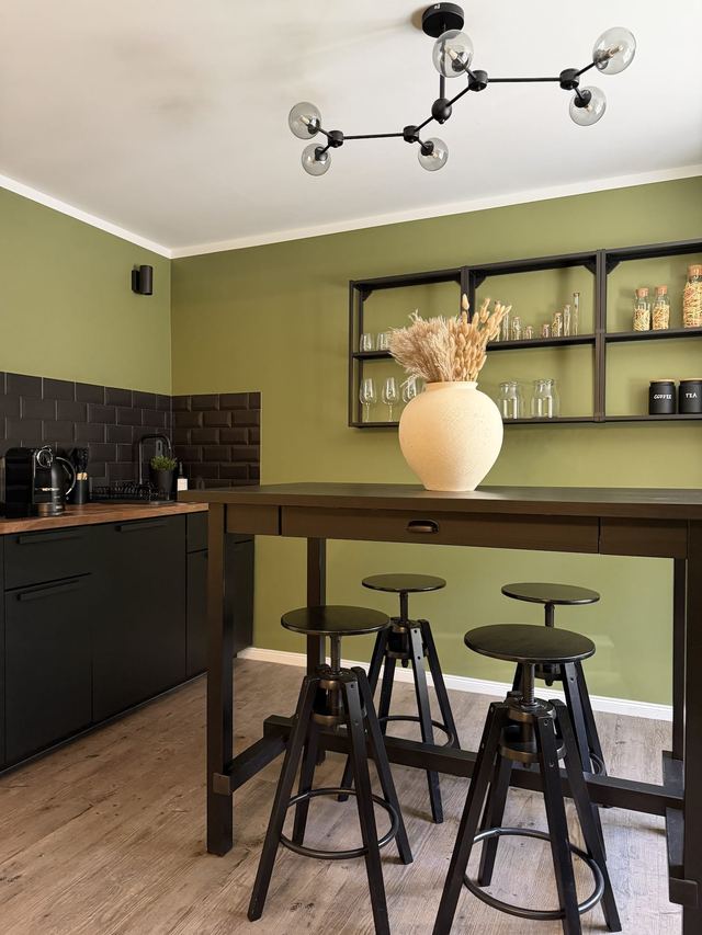 Bar-Esstisch für vier Personen im Amazing Apartment