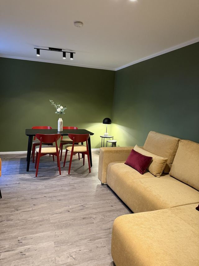 Living and dining area with sofa in the Fantastic Apartment, holiday apartment Berlin Prenzlauer Berg
