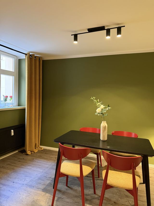 Esstisch für vier Personen im Fantastic Apartment, Berlin