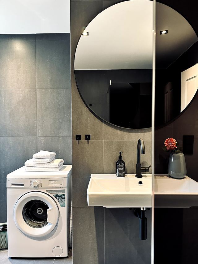 Badezimmer mit Waschmaschine im Heaven in Berlin Apartment