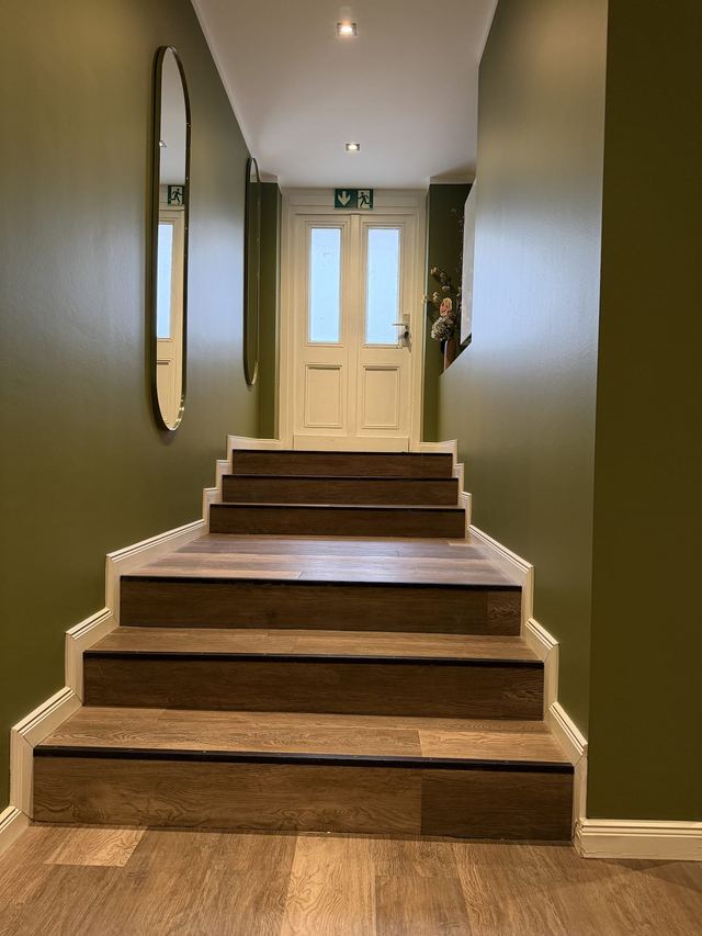 Stufen zum Eingang im Apartment Heaven in Berlin