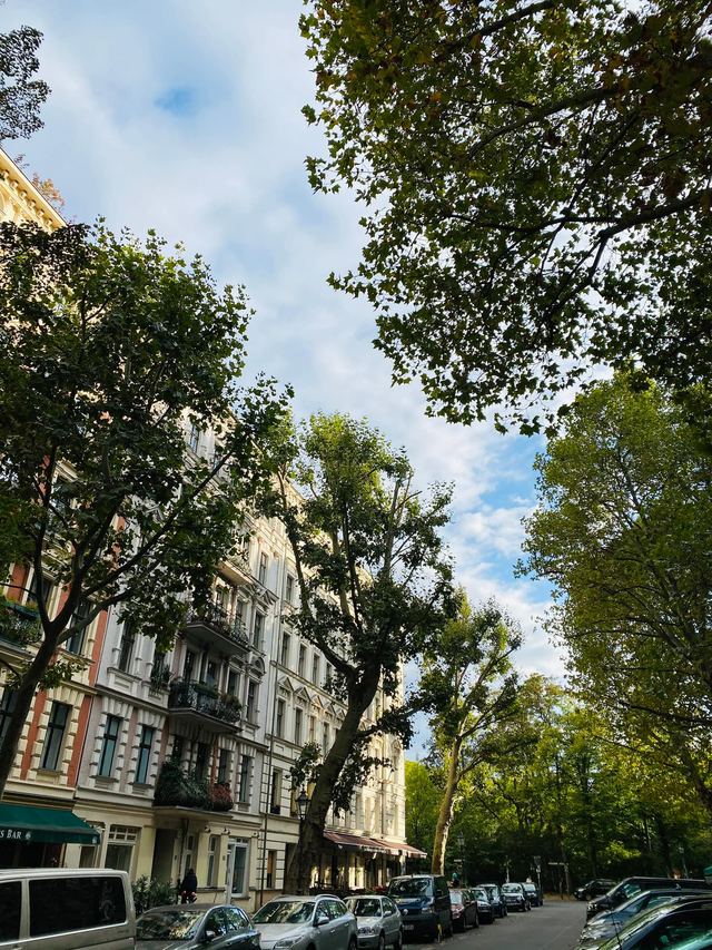 Gründerzeit-Altbauten und Bäume im Prenzlauer Berg