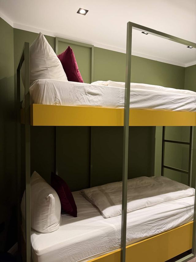 Etagenbett im Schlafzimmer der Luxury Residence – ideal für Kinder